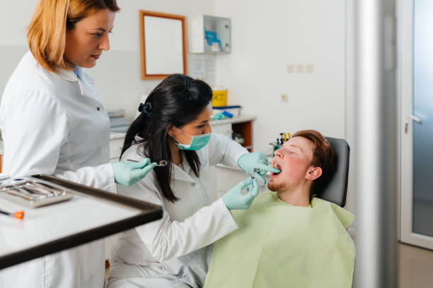 Best Tooth Infection Emergency Dentist  in Manhasset Hills, NY